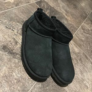 Size 8 ultra mini uggs women’s
